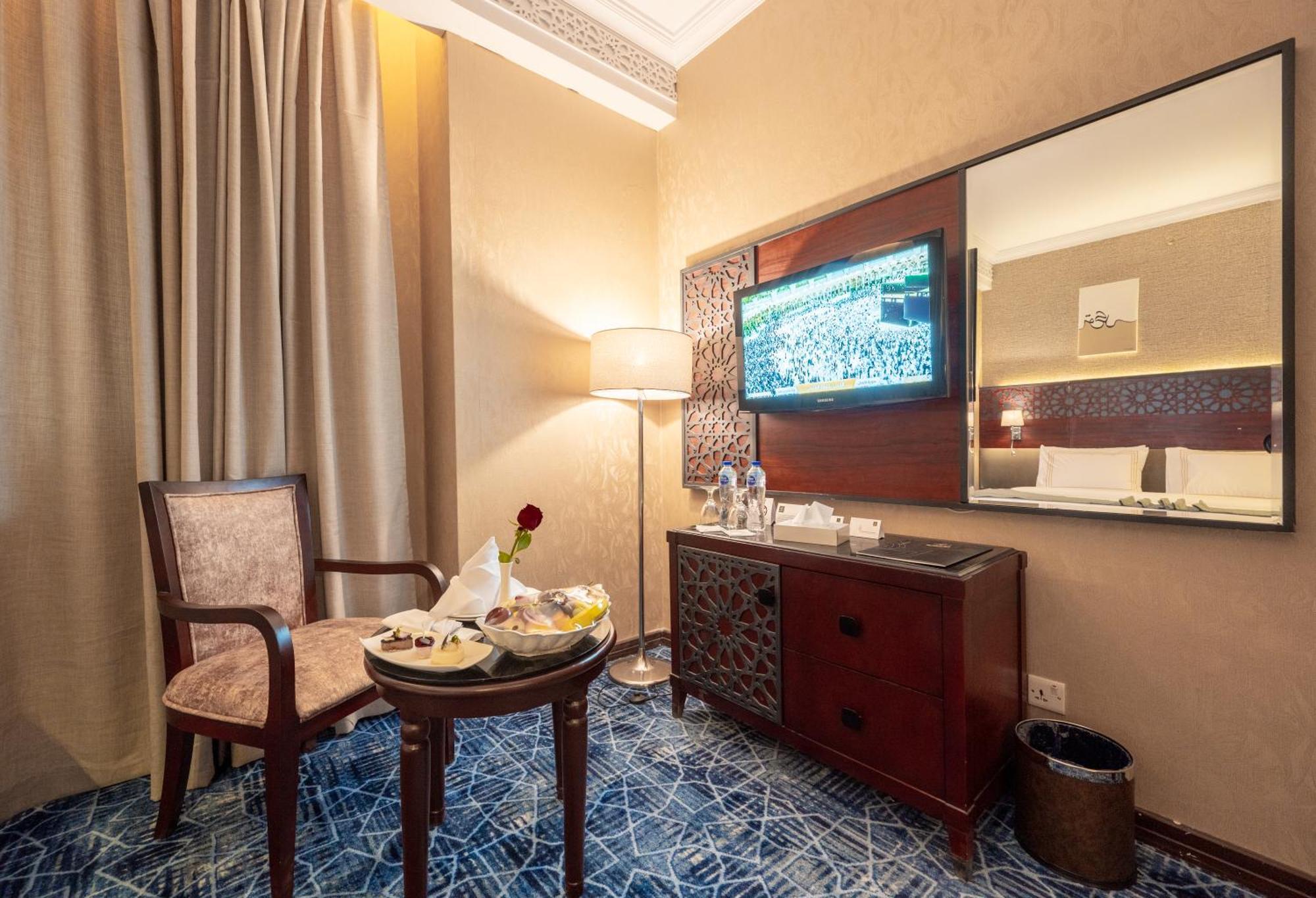 Shaza Regency Plaza Al Madinah Hotel Medina Ngoại thất bức ảnh A room at the hotel