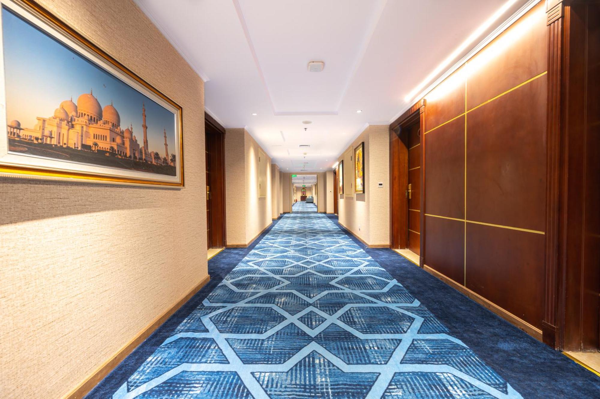 Shaza Regency Plaza Al Madinah Hotel Medina Ngoại thất bức ảnh A corridor at the Taj Mahal Palace