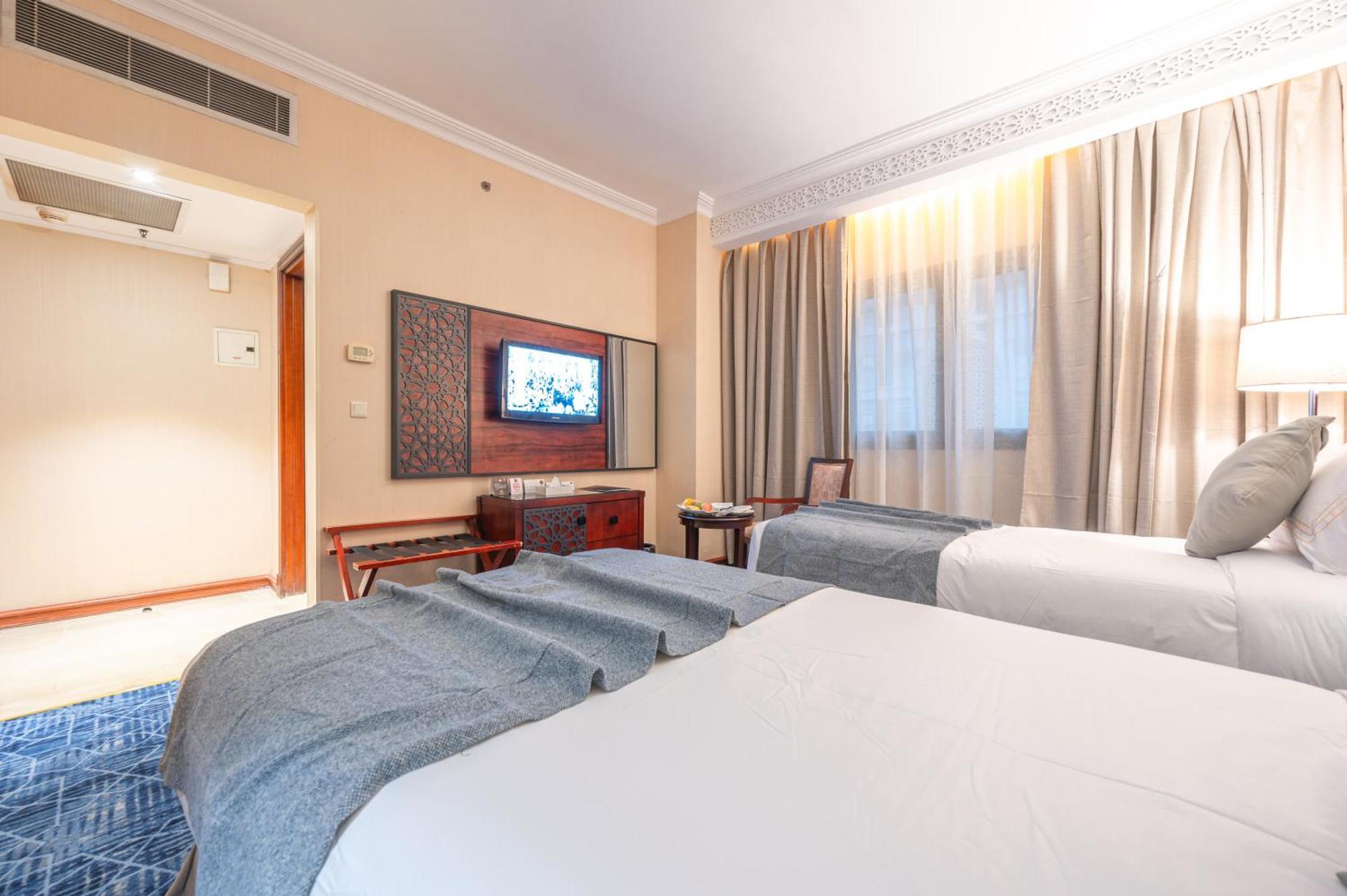 Shaza Regency Plaza Al Madinah Hotel Medina Ngoại thất bức ảnh A room at the hotel