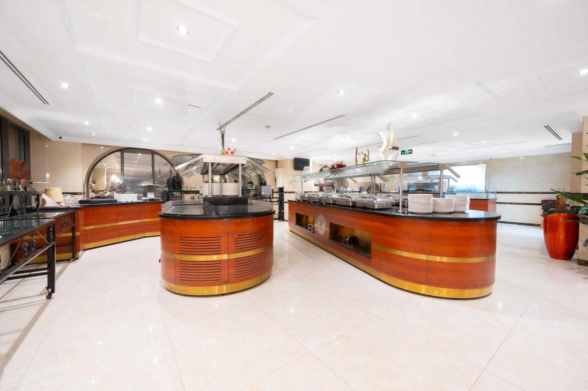 Shaza Regency Plaza Al Madinah Hotel Medina Ngoại thất bức ảnh The buffet at the lounge