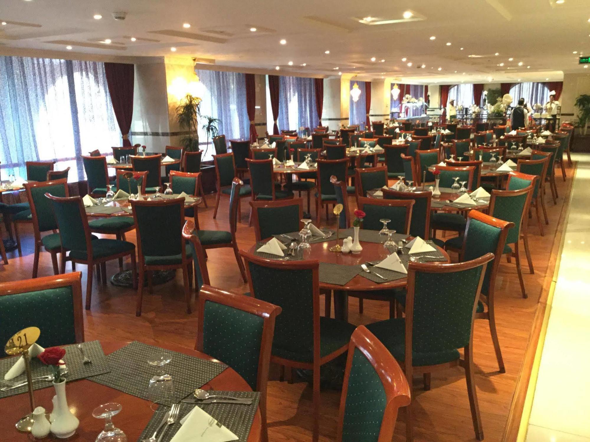 Shaza Regency Plaza Al Madinah Hotel Medina Ngoại thất bức ảnh The restaurant at the hotel