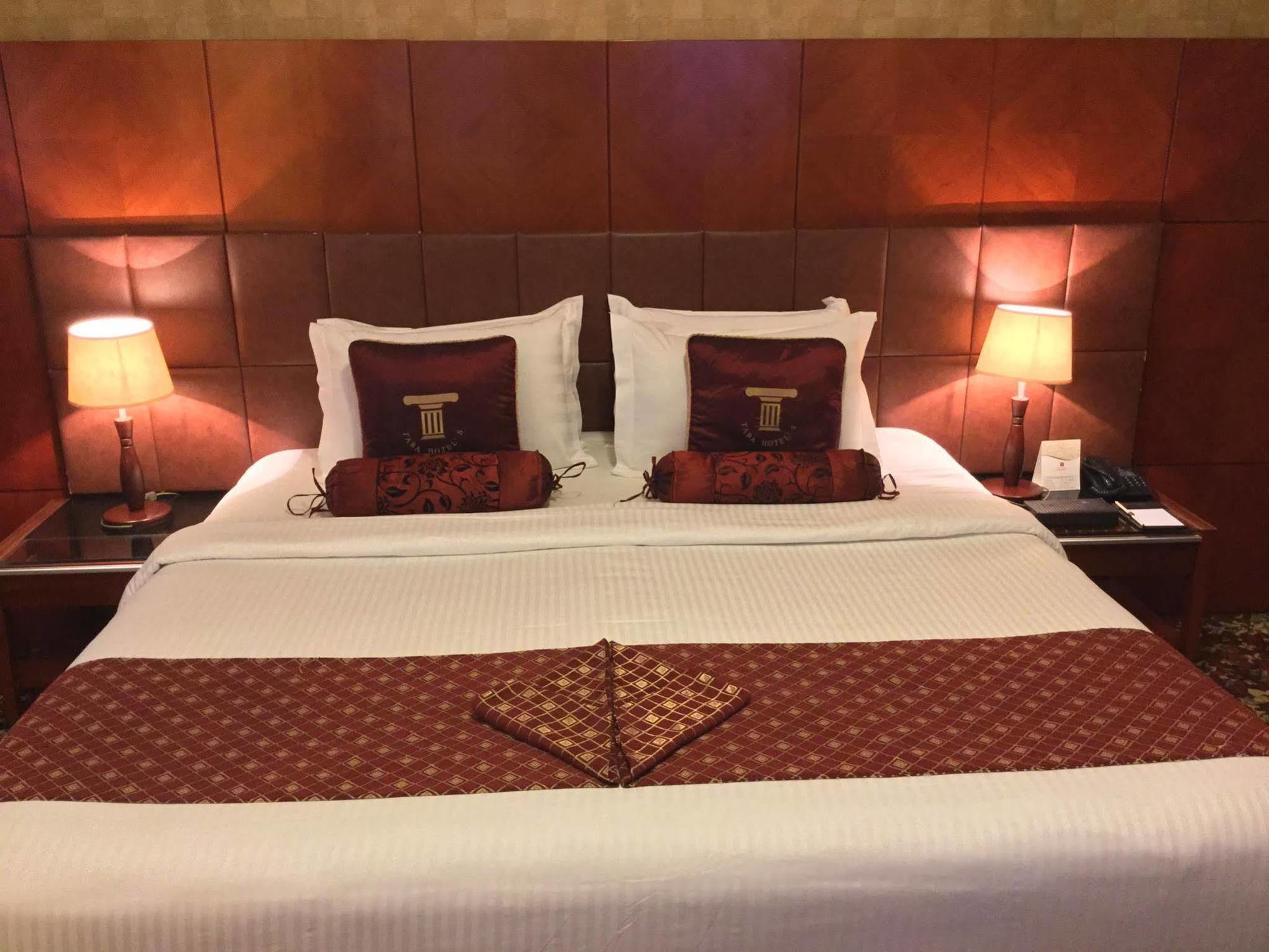 Shaza Regency Plaza Al Madinah Hotel Medina Ngoại thất bức ảnh A bedroom at the hotel